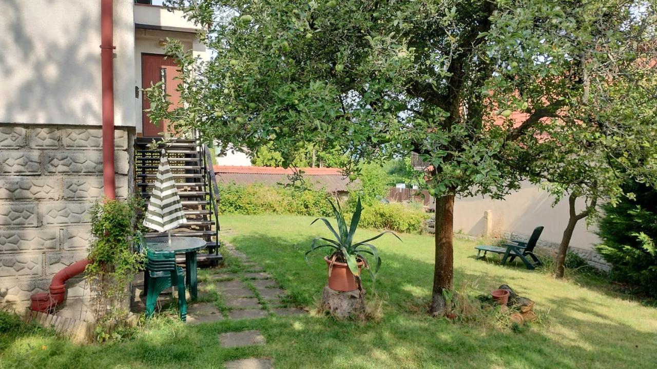 Apartamento Prague Zbraslav Old Garden Exterior foto